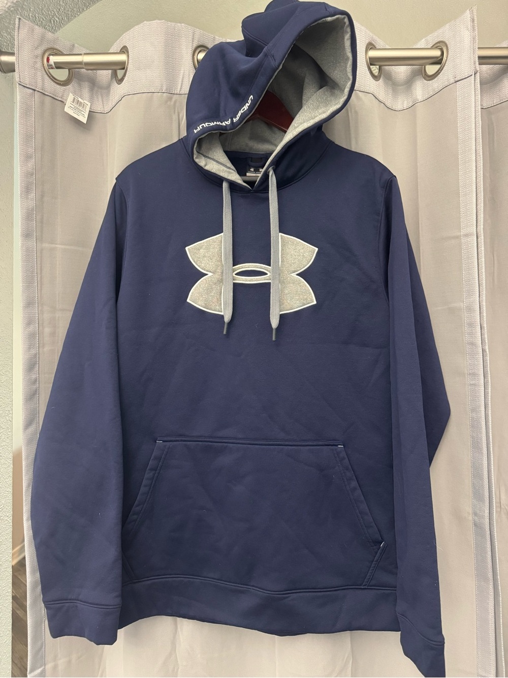 Under Armor Men’s Hoodie - size XL